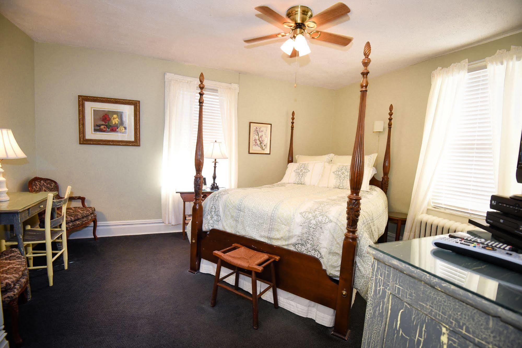 1898 Waverly Inn Hendersonville Eksteriør bilde